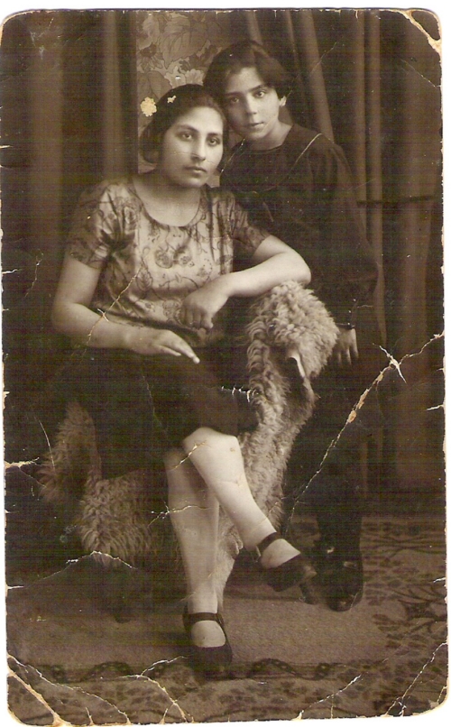 Rosa Fajga (standing) and Ryfka (sitting)